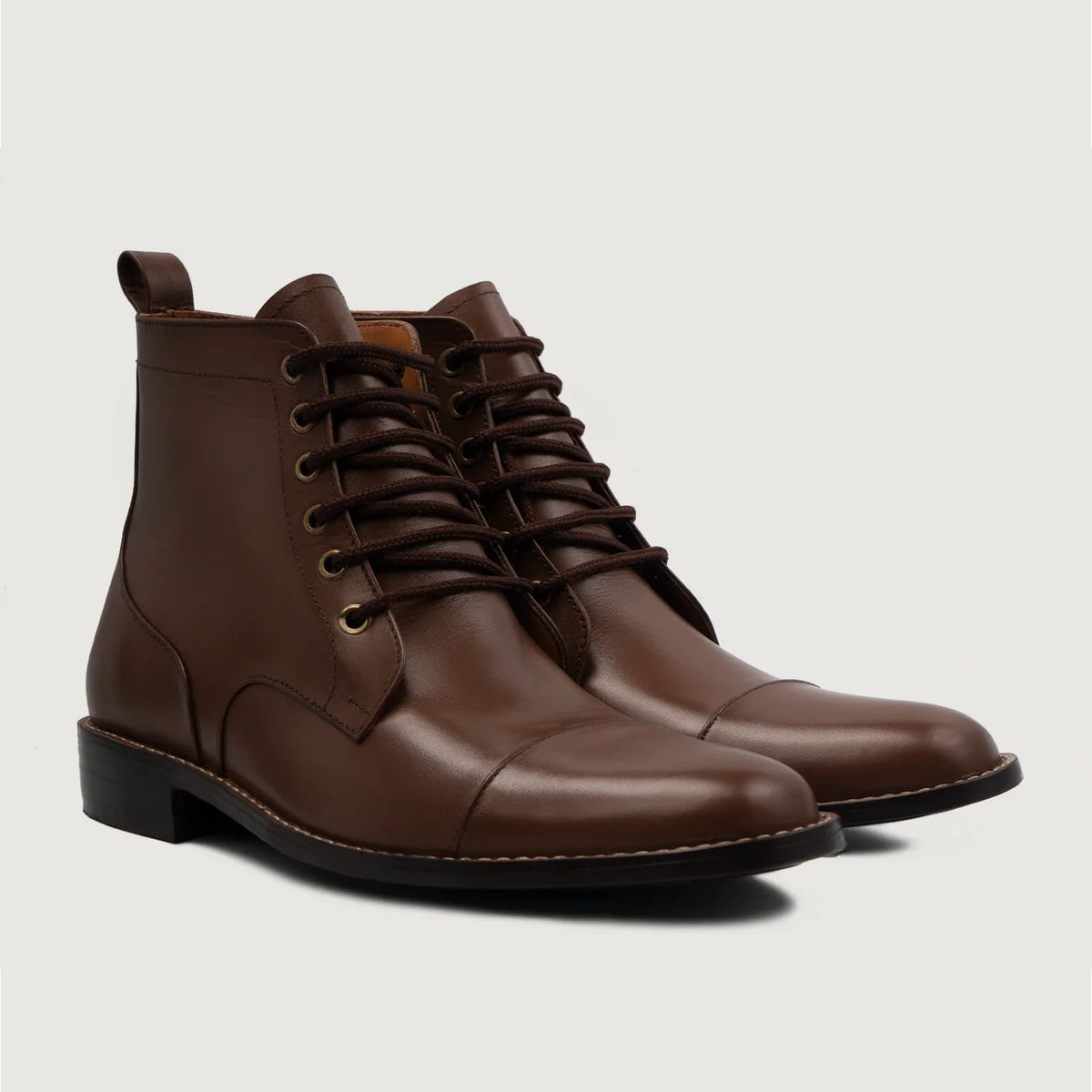 Knight Derby Brązowy Skórzane trzewiki Męska For Men in Brown Full-Grain Leather - Widok z profilu | Kup online w oficjalnym sklepie