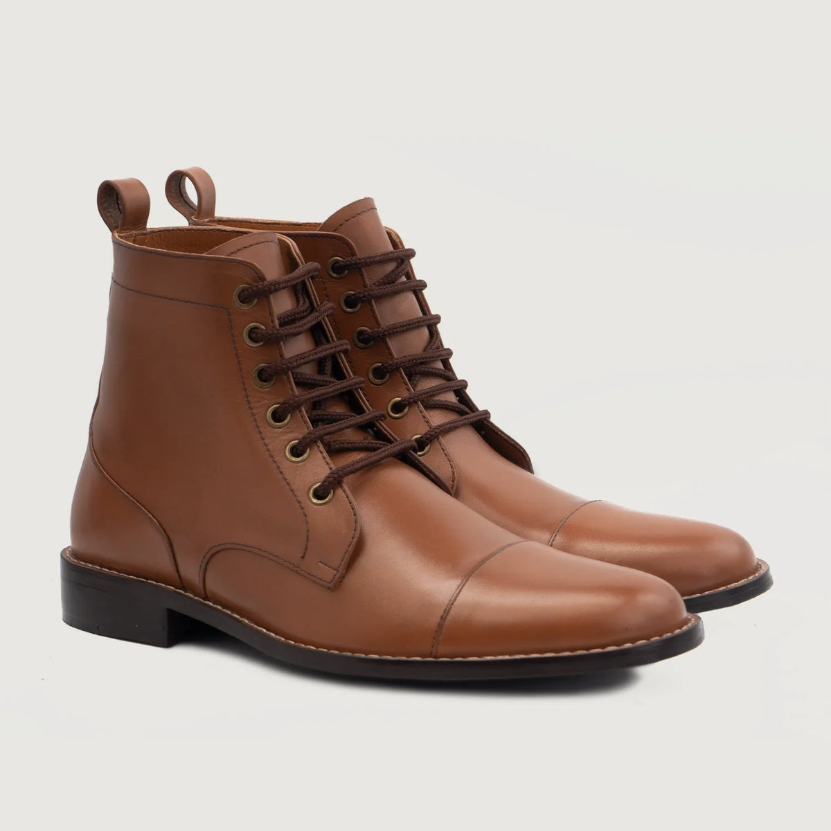 Knight Derby Jasnobrązowy Skórzane trzewiki Męska For Men in Tan Full-Grain Leather - Widok z profilu | Kup online w oficjalnym sklepie