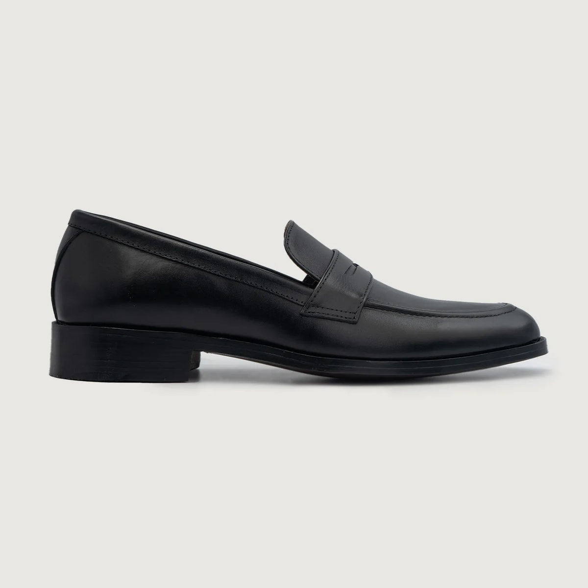 Black Full-Grain leather Loafers - Konstrukcja ramowa Goodyear welt i detal noska