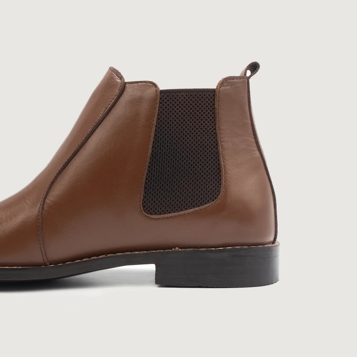 High-Traction Rubber Outsole & Lug Tread Pattern on Clarkson Chelsea Brązowy Skórzane trzewiki Męska For Men