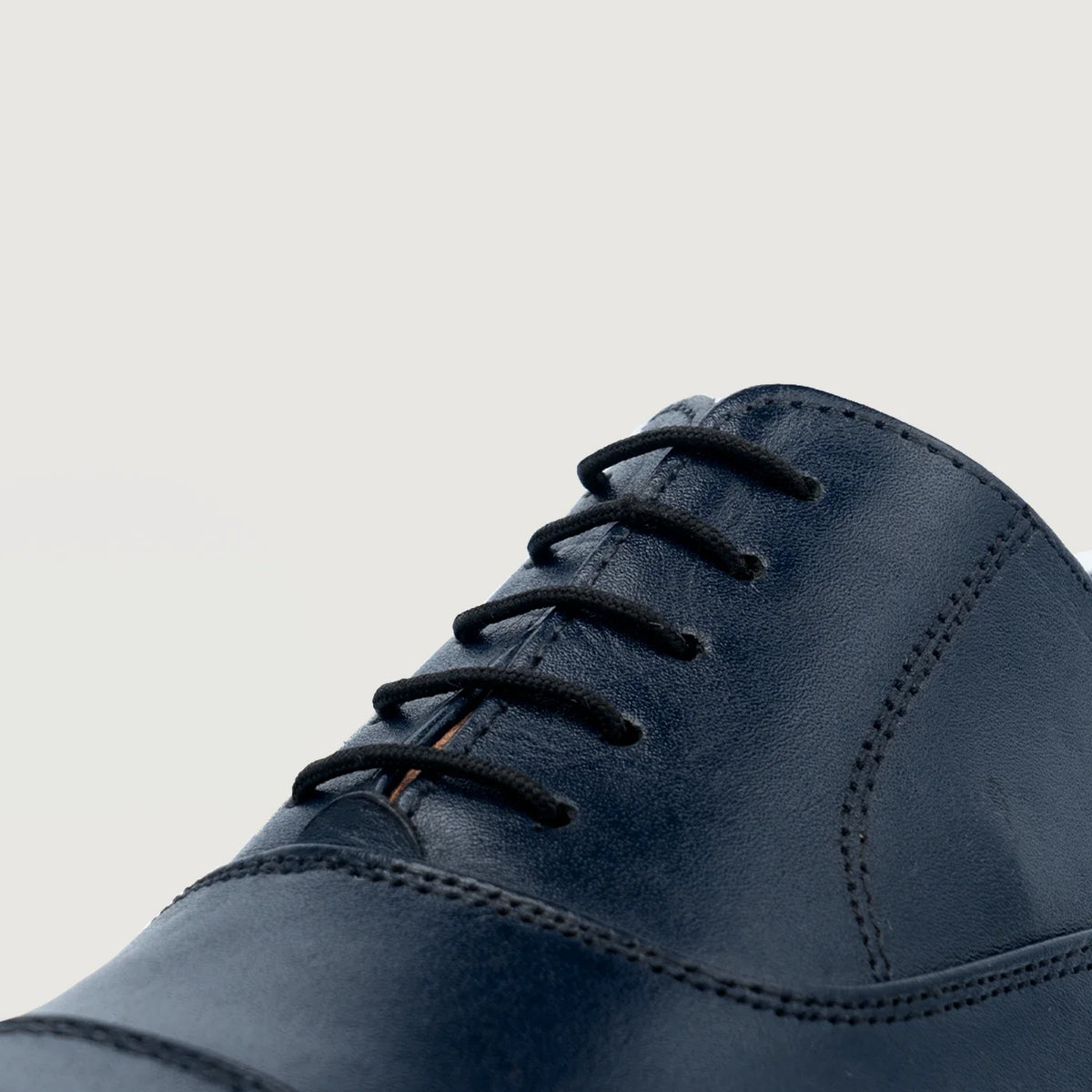 High-Traction Rubber Outsole & Lug Tread Pattern on Professor Oxford Midnight Niebieski Skórzane buty Męska For Men