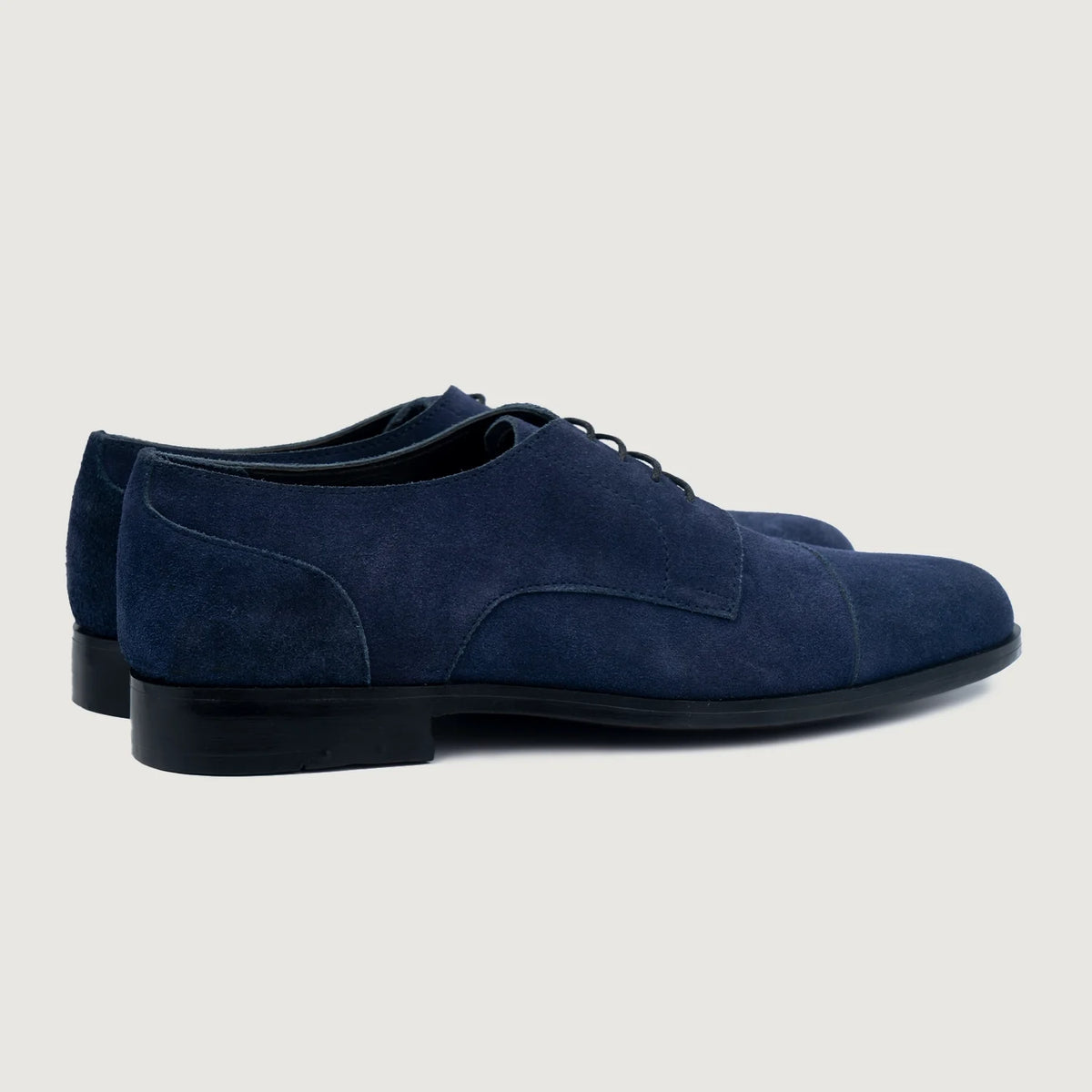 High-Traction Rubber Outsole & Lug Tread Pattern on Attorney Derby Midnight Niebieski Suede Skórzane buty Męska For Men