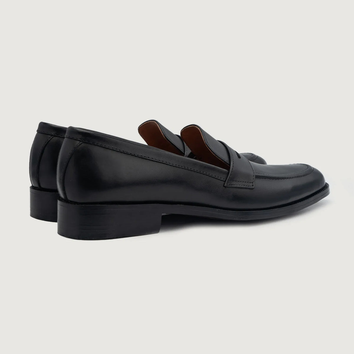High-Traction Rubber Outsole & Lug Tread Pattern on Baxton Czarny Skórzane mokasyny Męska For Men