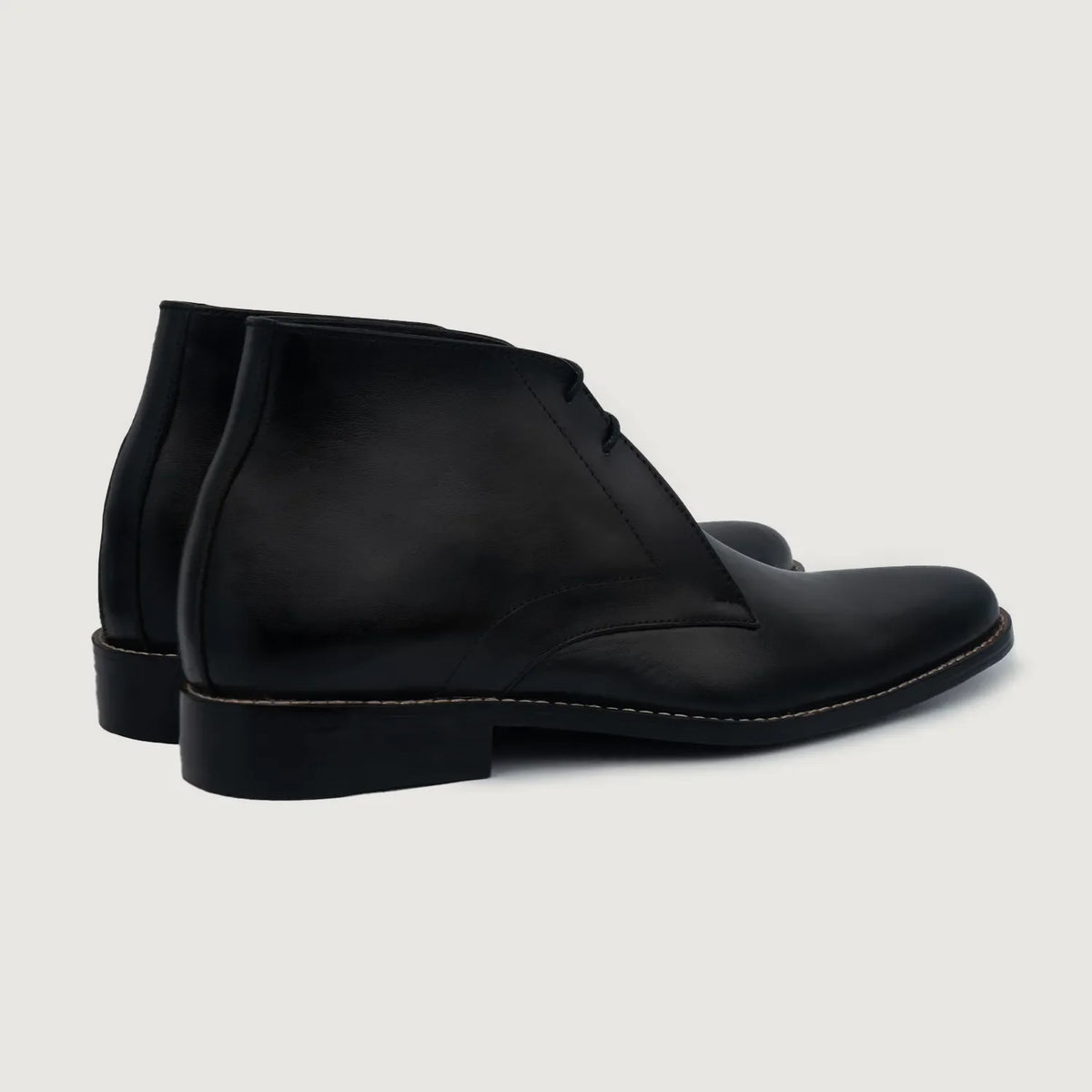 High-Traction Rubber Outsole & Lug Tread Pattern on Corry Chukka Czarny Skórzane trzewiki Męska For Men