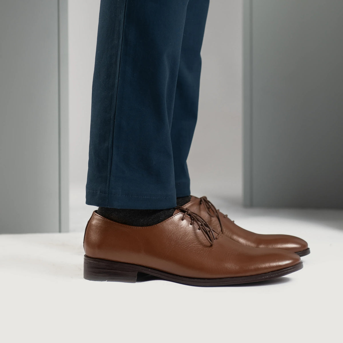 Tailored Rib Cuffs & Hem Craftsmanship Construction Detail on Director Wholecut Jasnobrązowy Skórzane buty Męska