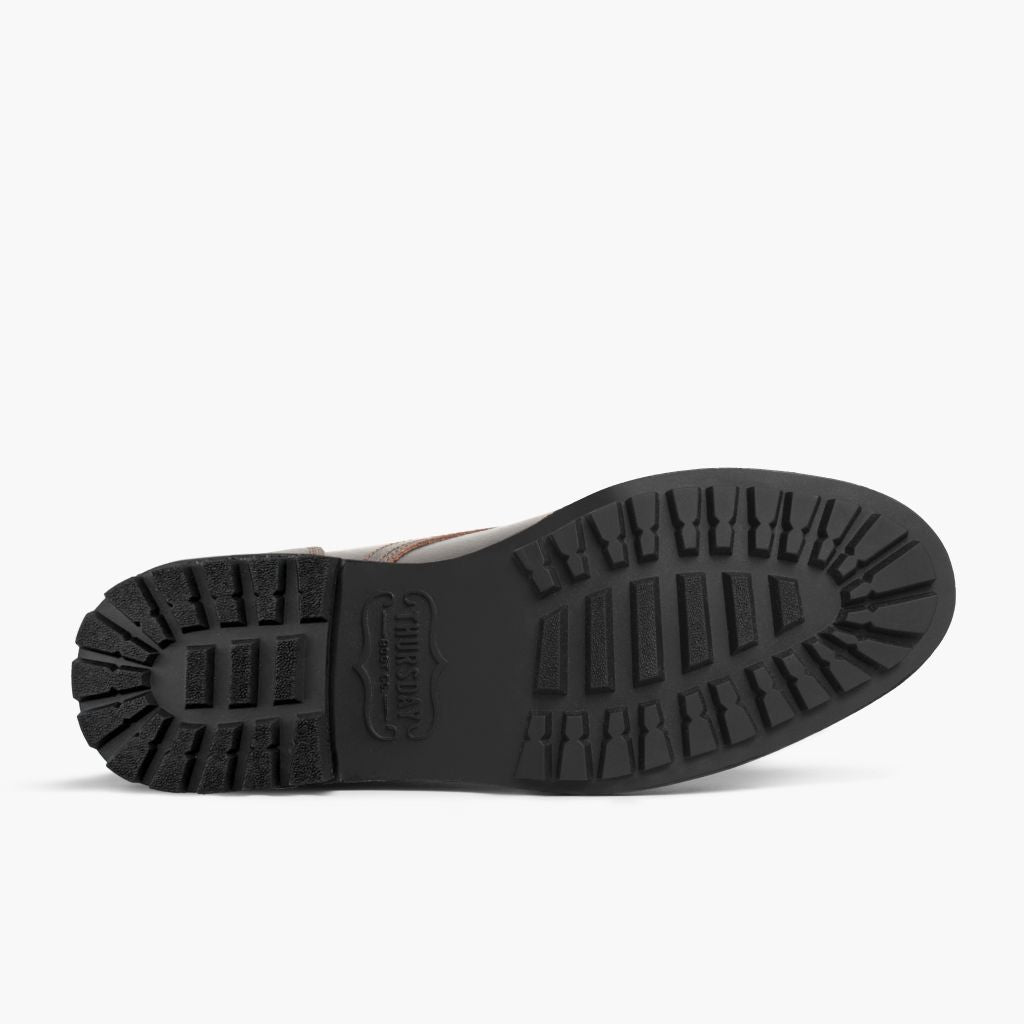 High-Traction Rubber Outsole & Lug Tread Pattern on Vanguard Waxed Cacao Skórzane trzewiki Męska For Men
