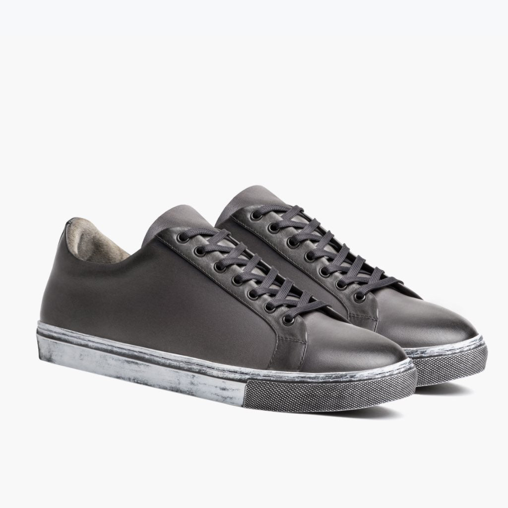 Premier Low Top Distressed Grey Skórzane sneakersy Męska For Men in Grey Full-Grain Leather - Widok z profilu | Kup online w oficjalnym sklepie