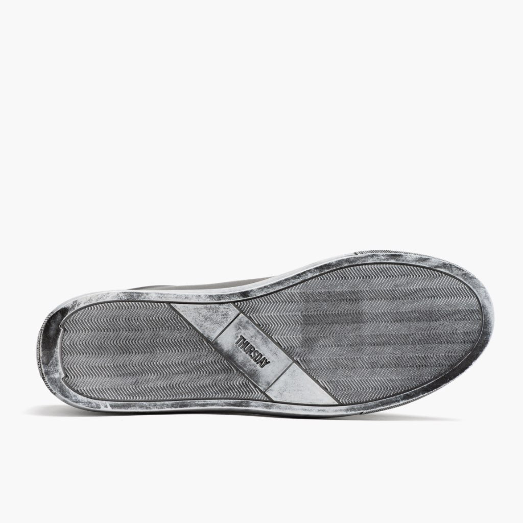High-Traction Rubber Outsole & Lug Tread Pattern on Premier Low Top Distressed Grey Skórzane sneakersy Męska For Men