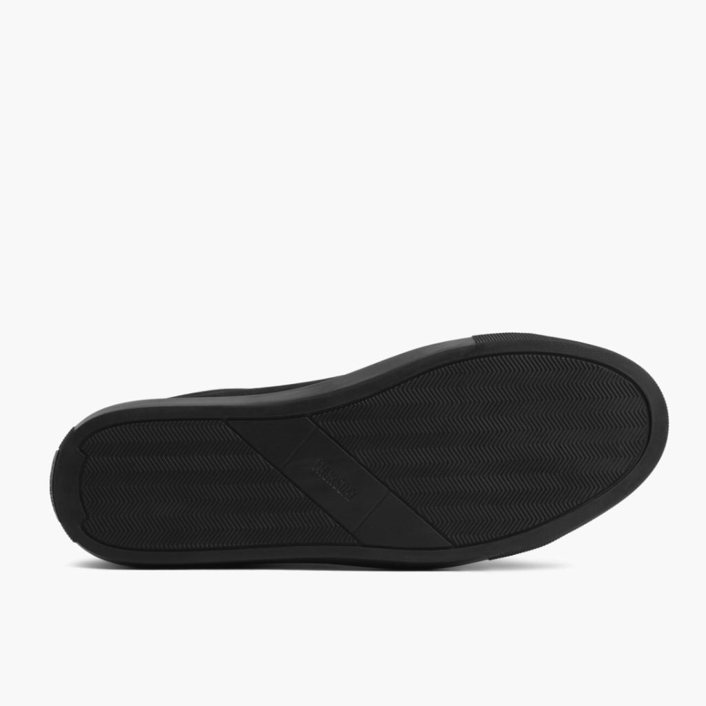 High-Traction Rubber Outsole & Lug Tread Pattern on Premier Low Top Czarny Matte Skórzane sneakersy Męska For Men