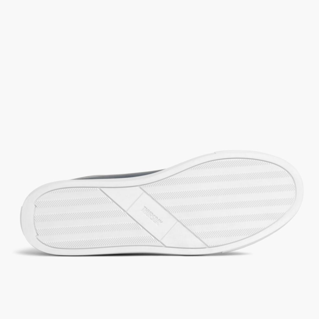 High-Traction Rubber Outsole & Lug Tread Pattern on Premier Low Top Deep Niebieski Skórzane sneakersy Męska For Men