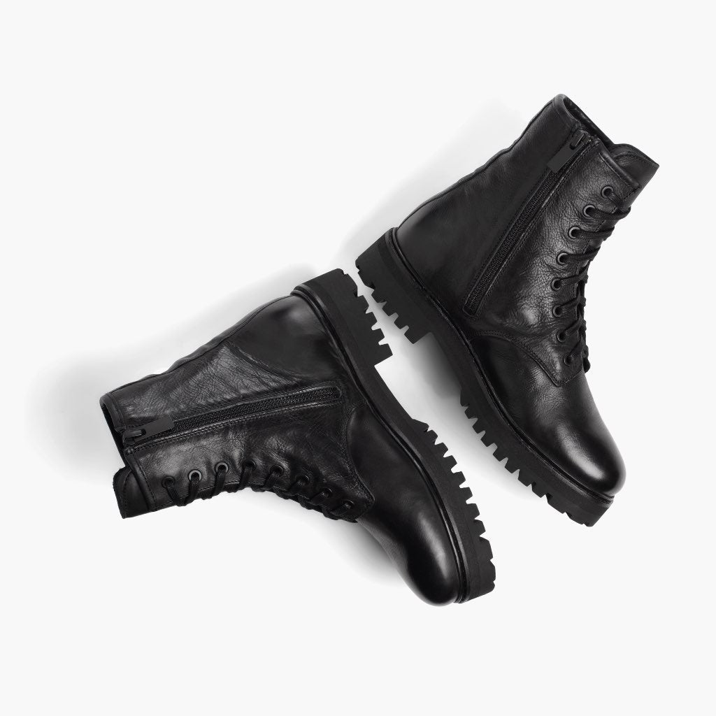 High-Traction Rubber Outsole & Lug Tread Pattern on Combat Czarny Skórzane trzewiki Damska