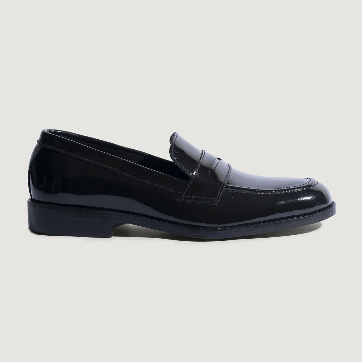 Patent Black Full-Grain leather Loafers - Konstrukcja ramowa Goodyear welt i detal noska