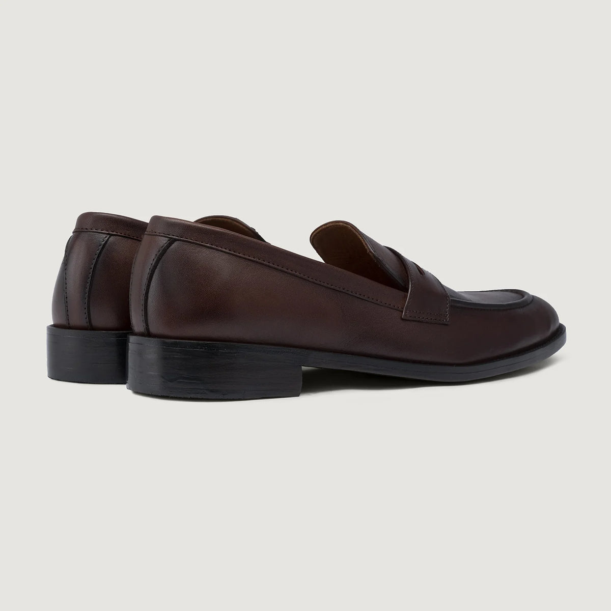 High-Traction Rubber Outsole & Lug Tread Pattern on Baxton Burnished Brązowy Skórzane mokasyny Męska For Men