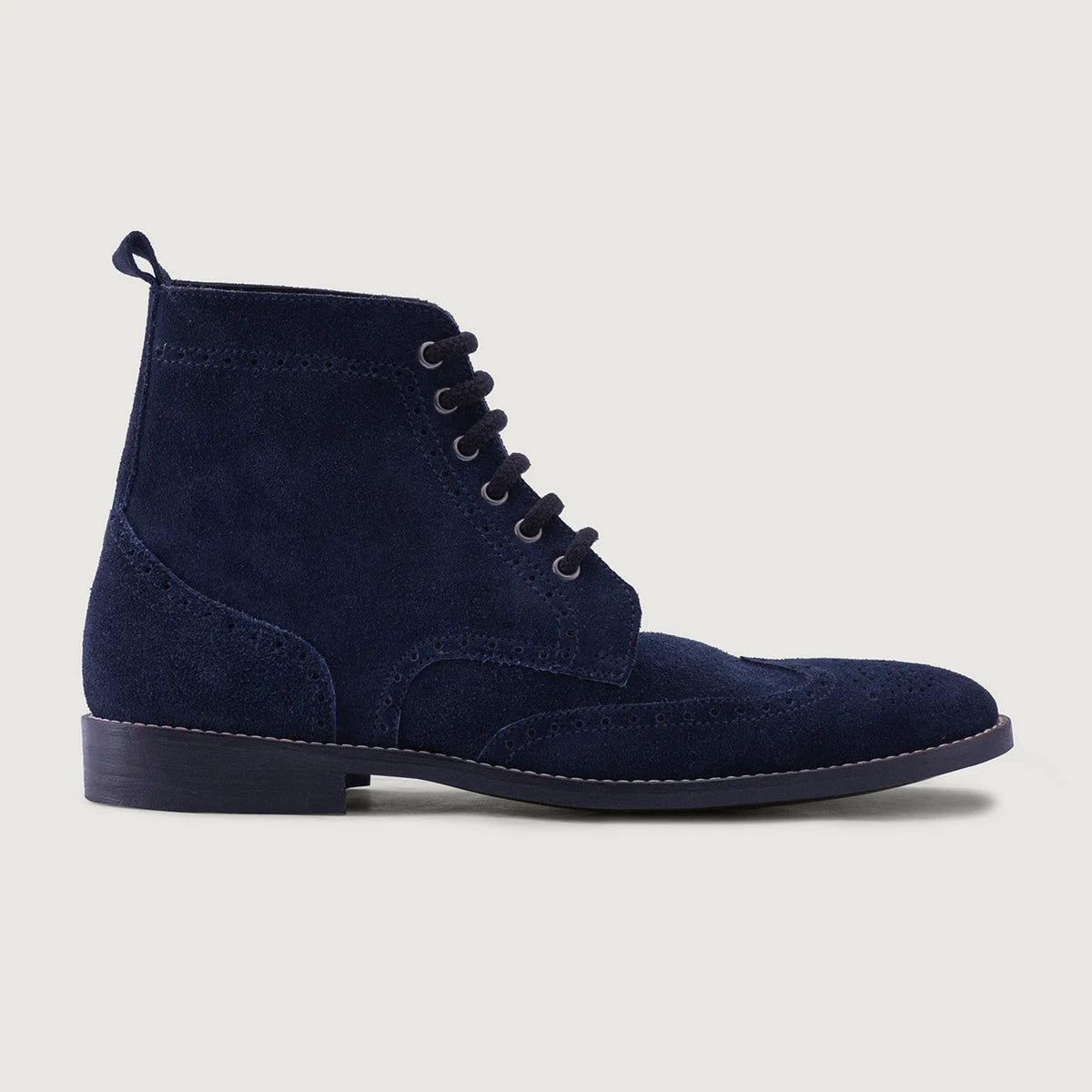 Blue Goatskin Suede Trench Coat - Widok z tyłu z dopasowanymi ramionami i czystym dołem