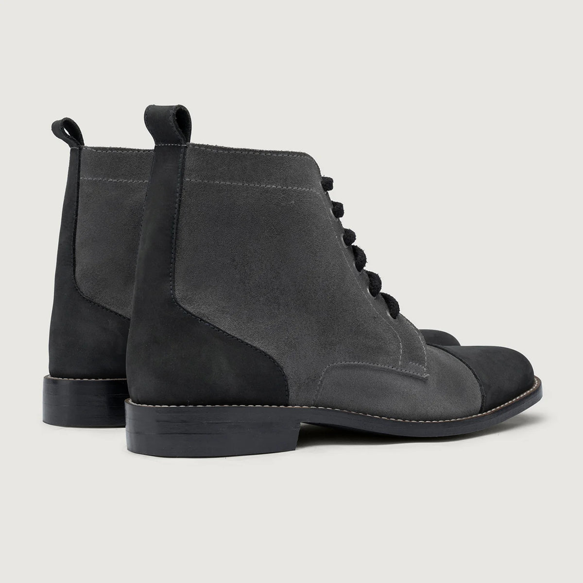 High-Traction Rubber Outsole & Lug Tread Pattern on Knight Derby Grey & Czarny Skórzane trzewiki - StudGuard Męska