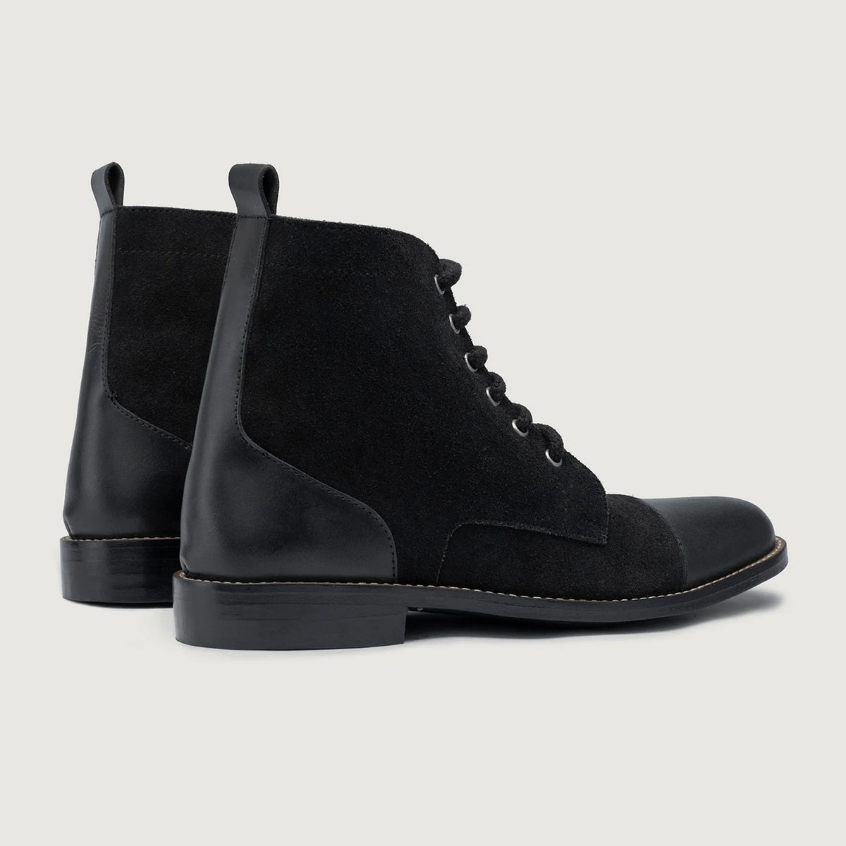 High-Traction Rubber Outsole & Lug Tread Pattern on Knight Derby Hybrid Czarny Skórzane trzewiki - StudGuard Męska