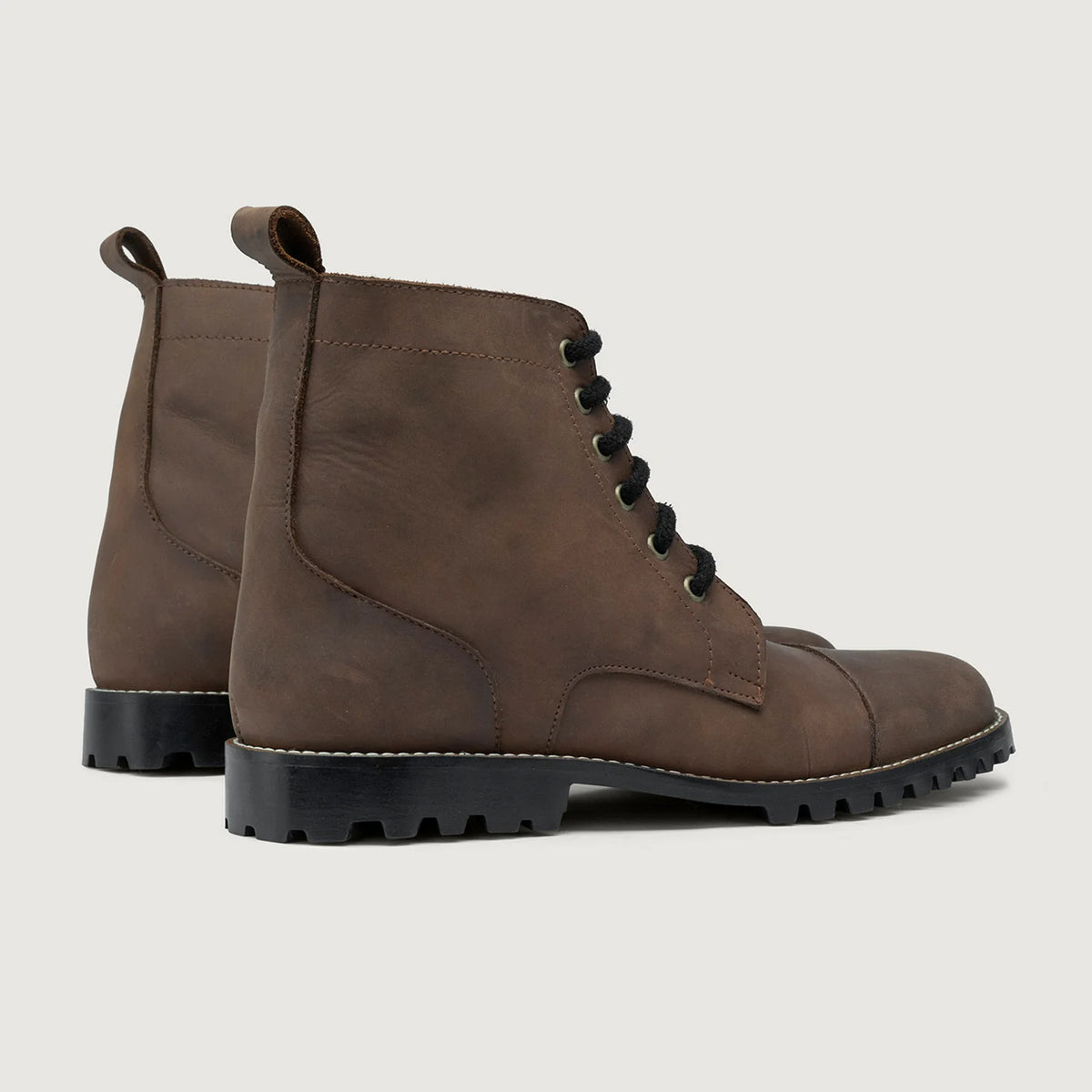 Knight Derby Waxed Brown Pullup Leather Boots TerraGrip For Men - Wzmocniony zapiętek i precyzyjne podwójne szwy