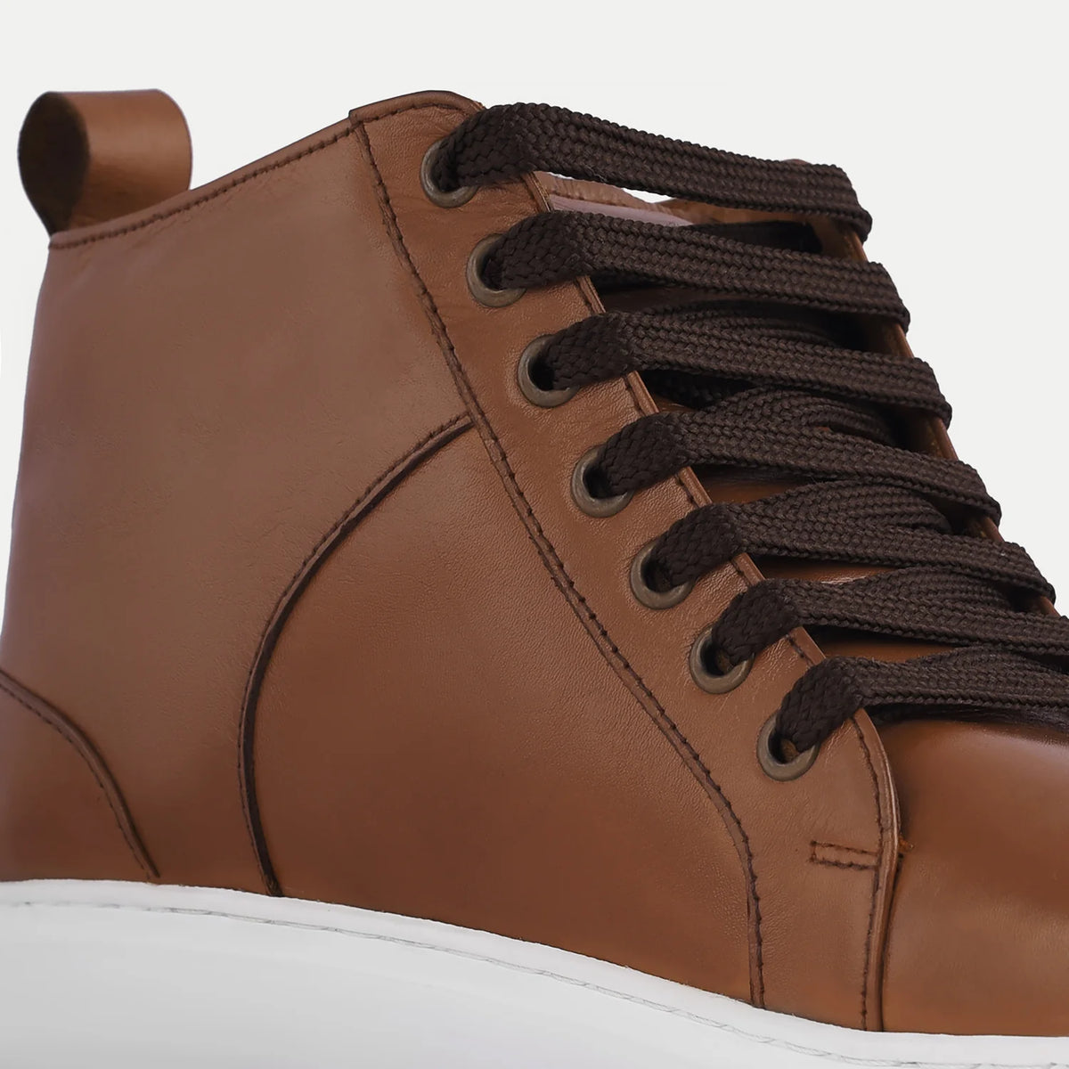 High-Traction Rubber Outsole & Lug Tread Pattern on Marty High Top Jasnobrązowy Skórzane sneakersy Męska