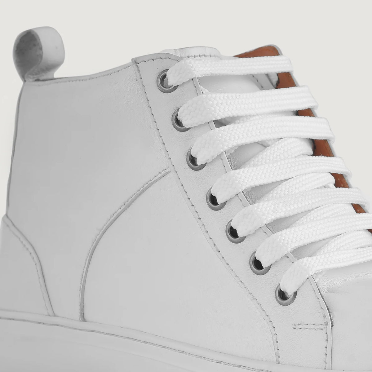 High-Traction Rubber Outsole & Lug Tread Pattern on Marty High Top White Skórzane sneakersy Męska