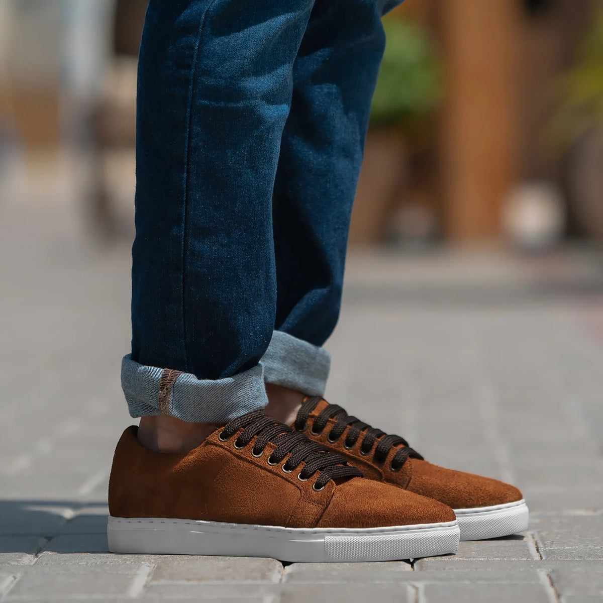 Murphy Low Top Brązowy Suede Skórzane sneakersy Męska in Brown Goatskin Suede - Widok z profilu | Kup online w oficjalnym sklepie