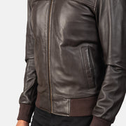 
Widok podszewki Showing Quilted Polyester Lining (Fleece on Collar) & Dwie funkcjonalne kieszenie wewnętrzne