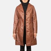 
Alexis Brązowy Single Breasted Skórzany Płaszcz Damska in Brown Cowhide Leather - Widok z przodu i dopasowana sylwetka | Kup online w oficjalnym sklepie