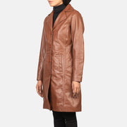 
Brown Cowhide leather Coat - Widok z tyłu z dopasowanymi ramionami i czystym dołem