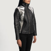 
Black Sheepskin Leather Biker Jacket - Widok z tyłu z dopasowanymi ramionami i czystym dołem