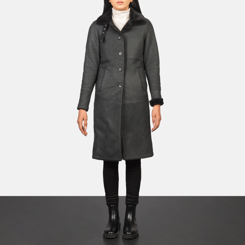Women's Alina Shearling Czarna Skórzany Płaszcz Damska - Lateral Side Profile View Showing Sleeve Cut &amp; Athletic Taper Fit