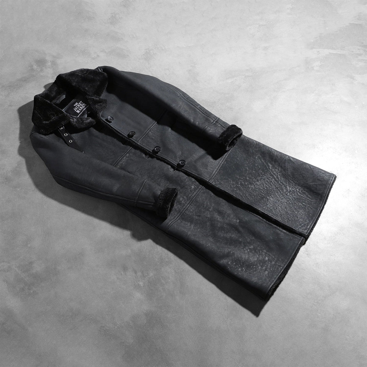 Open Hem &amp; Hem Craftsmanship Construction Detail on Women's Alina Shearling Czarna Skórzany Płaszcz Damska