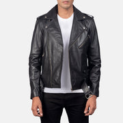 
Allaric Alley Black Leather Biker Jacket in Black Cowhide Leather - Widok z przodu i dopasowana sylwetka | Kup online w oficjalnym sklepie