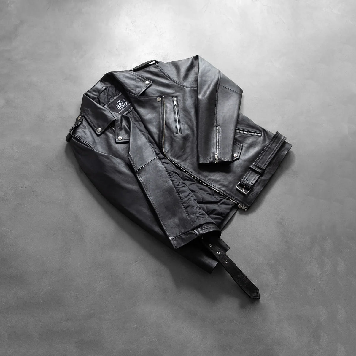 
Rzemieślnicze wykończenie dołu na Allaric Alley Black Leather Biker Jacket