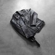 
Rzemieślnicze wykończenie dołu na Allaric Alley Black Leather Biker Jacket