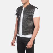 
Brown Sheepskin Leather Biker Jacket - Widok z tyłu z dopasowanymi ramionami i czystym dołem