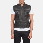 
Szczegółowe zbliżenie of Band & Zipper with Button Flap Hardware on Atlas Moto Brązowy Skórzana Kamizelka Męska