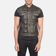 
Szczegółowe zbliżenie of Band & Zipper with Button Flap Hardware on Atlas Moto Distressed Brązowy Skórzana Kamizelka Męska