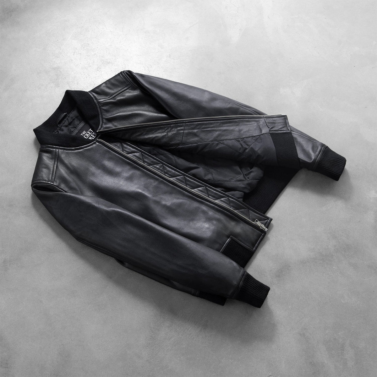 Styled Fit Perspective of Women's Bliss Czarna Skórzana Kurtka Bomberka Damska on Model - Natural Daylight Drape
