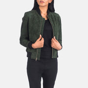 
Bliss Oliwkowy Suede Skórzana Kurtka Bomberka Damska in Green Goatskin Suede - Widok z przodu i dopasowana sylwetka | Kup online w oficjalnym sklepie