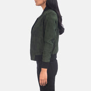 
Green Goatskin Suede Bomber Jacket - Widok z tyłu z dopasowanymi ramionami i czystym dołem