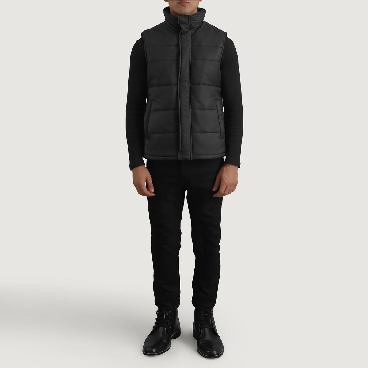 Bryan Czarna Puffer Vest Męska - Lateral Side Profile View Showing Sleeve Cut &amp; Athletic Taper Fit