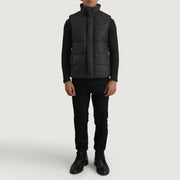 Bryan Czarna Puffer Vest Męska - Lateral Side Profile View Showing Sleeve Cut &amp; Athletic Taper Fit