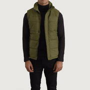 
Bryan Oliwkowy Pikowana kamizelka Męska in Green Full-Grain Leather - Widok z przodu i dopasowana sylwetka | Kup online w oficjalnym sklepie