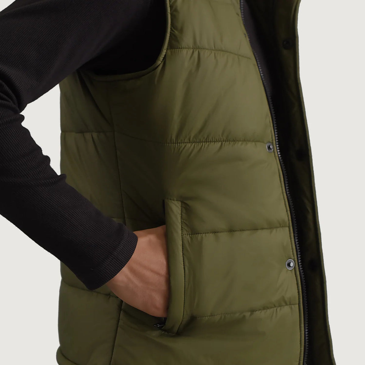 
Widok podszewki Showing Quilted Viscose Lining & Dwie funkcjonalne kieszenie wewnętrzne