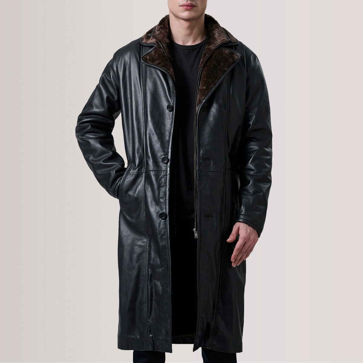 Cai Czarna Leather Shearling Skórzany Płaszcz Męska For Men in Black Sheepskin Leather - Front Profile View &amp; Tailored Silhouette | Buy Online