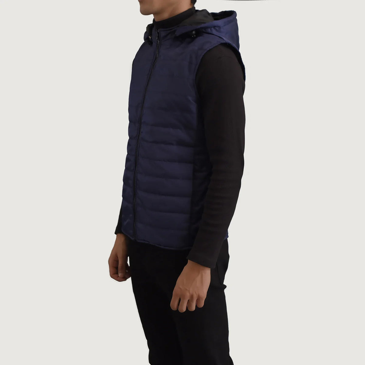 
Blue Full-Grain leather Vest - Widok z tyłu z dopasowanymi ramionami i czystym dołem