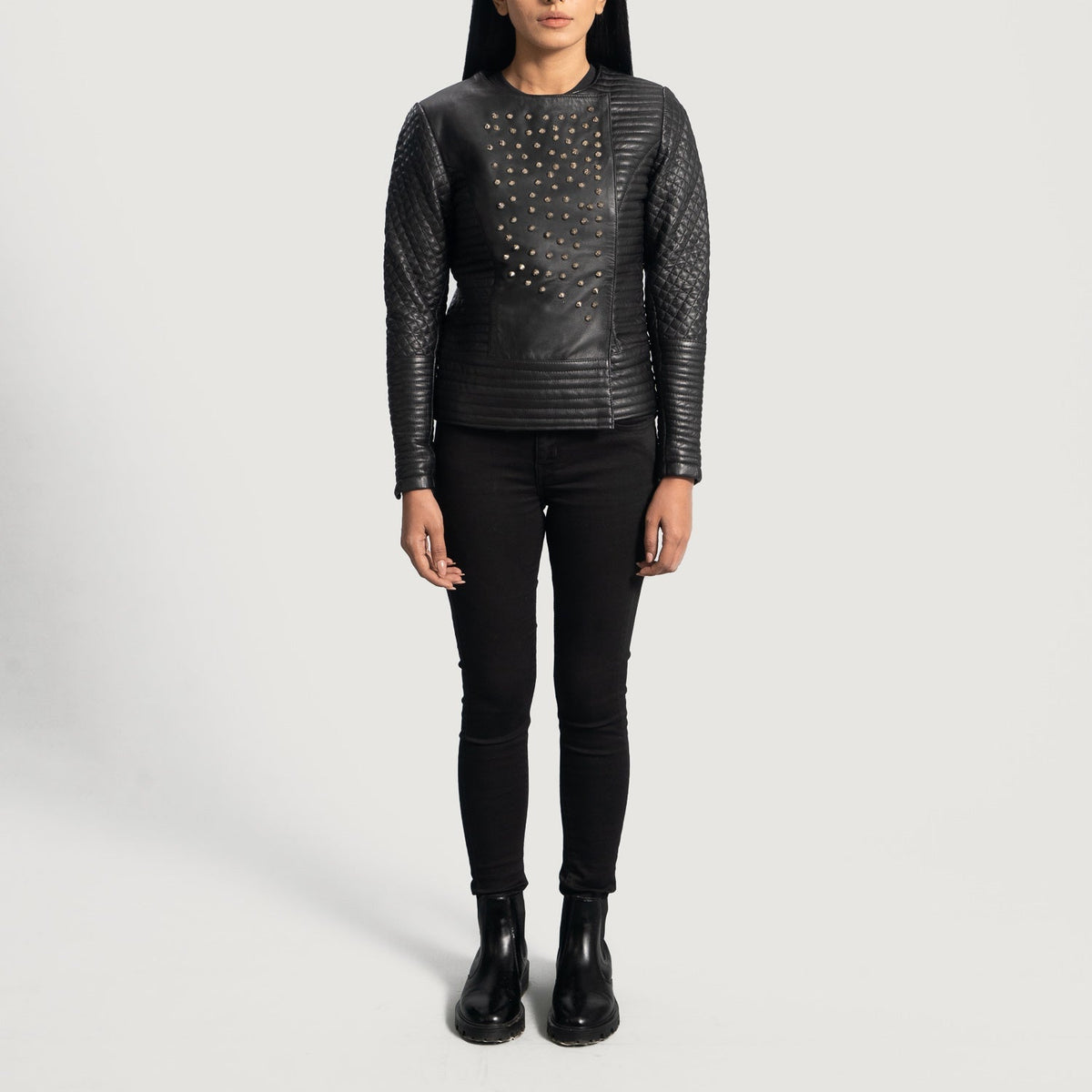 Close-Up Detail of Classic Collar &amp; Snap Button Hardware on Women's Celeste Studded Czarna Kurtka Skórzana Damska