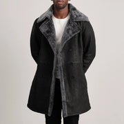 
Charles Brown Suede Leather Shearling Double-Breasted Coat in Brown Goatskin Suede - Widok z przodu i dopasowana sylwetka | Kup online w oficjalnym sklepie