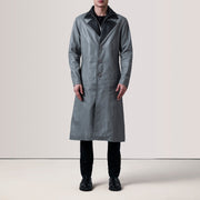 
Grey Sheepskin leather Coat - Widok z tyłu z dopasowanymi ramionami i czystym dołem