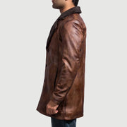 
Szczegółowe zbliżenie of Notch & Button Hardware on Cinnamon Distressed Leather Fur Skórzany Płaszcz Męska