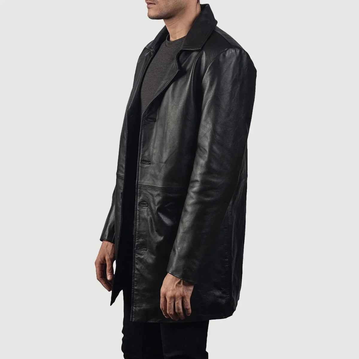 
Black Cowhide leather Coat - Widok z tyłu z dopasowanymi ramionami i czystym dołem